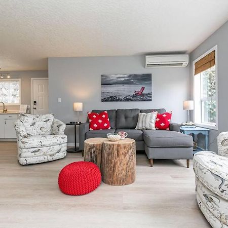Lovely 2 Bedroom Suite Steps From The Beach Victoria Eksteriør billede