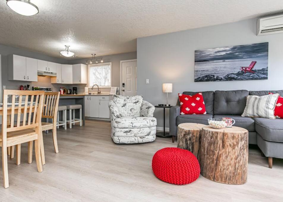 Lovely 2 Bedroom Suite Steps From The Beach Victoria Eksteriør billede