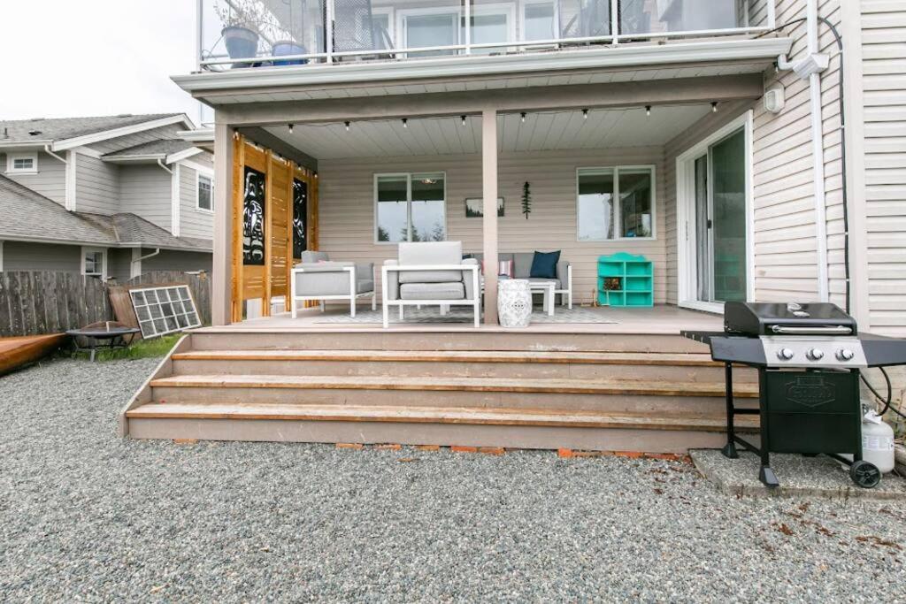 Lovely 2 Bedroom Suite Steps From The Beach Victoria Eksteriør billede