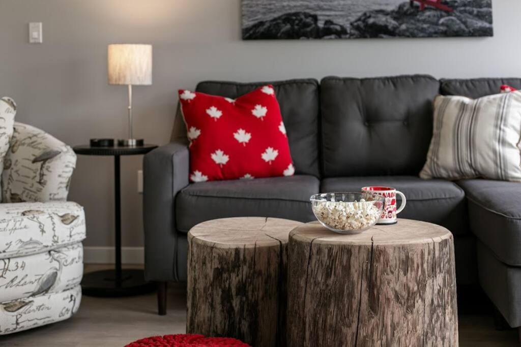 Lovely 2 Bedroom Suite Steps From The Beach Victoria Eksteriør billede