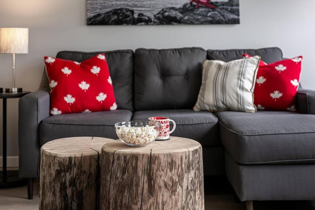Lovely 2 Bedroom Suite Steps From The Beach Victoria Eksteriør billede